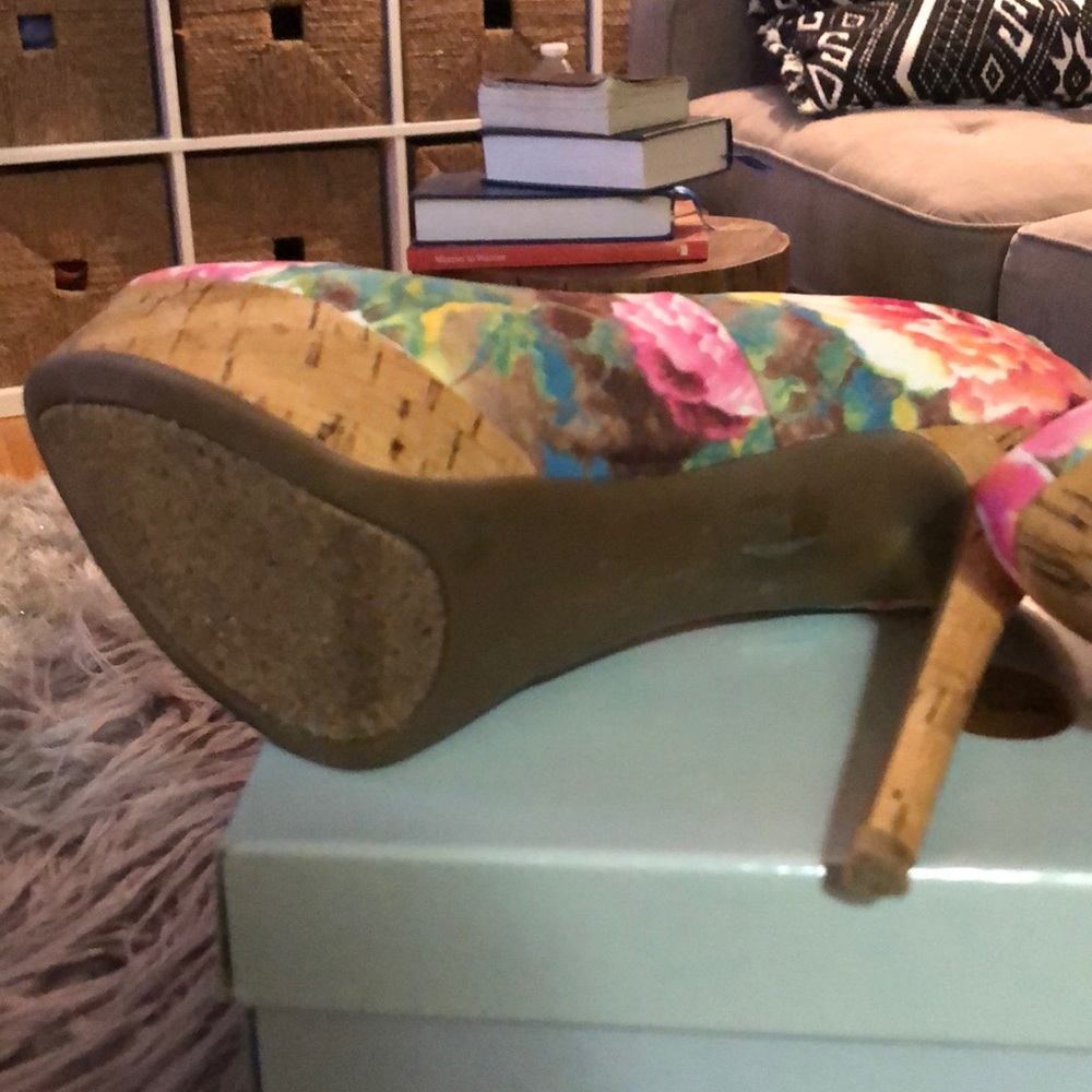 Jessica Simpson Platforms - Picture 5 of 8